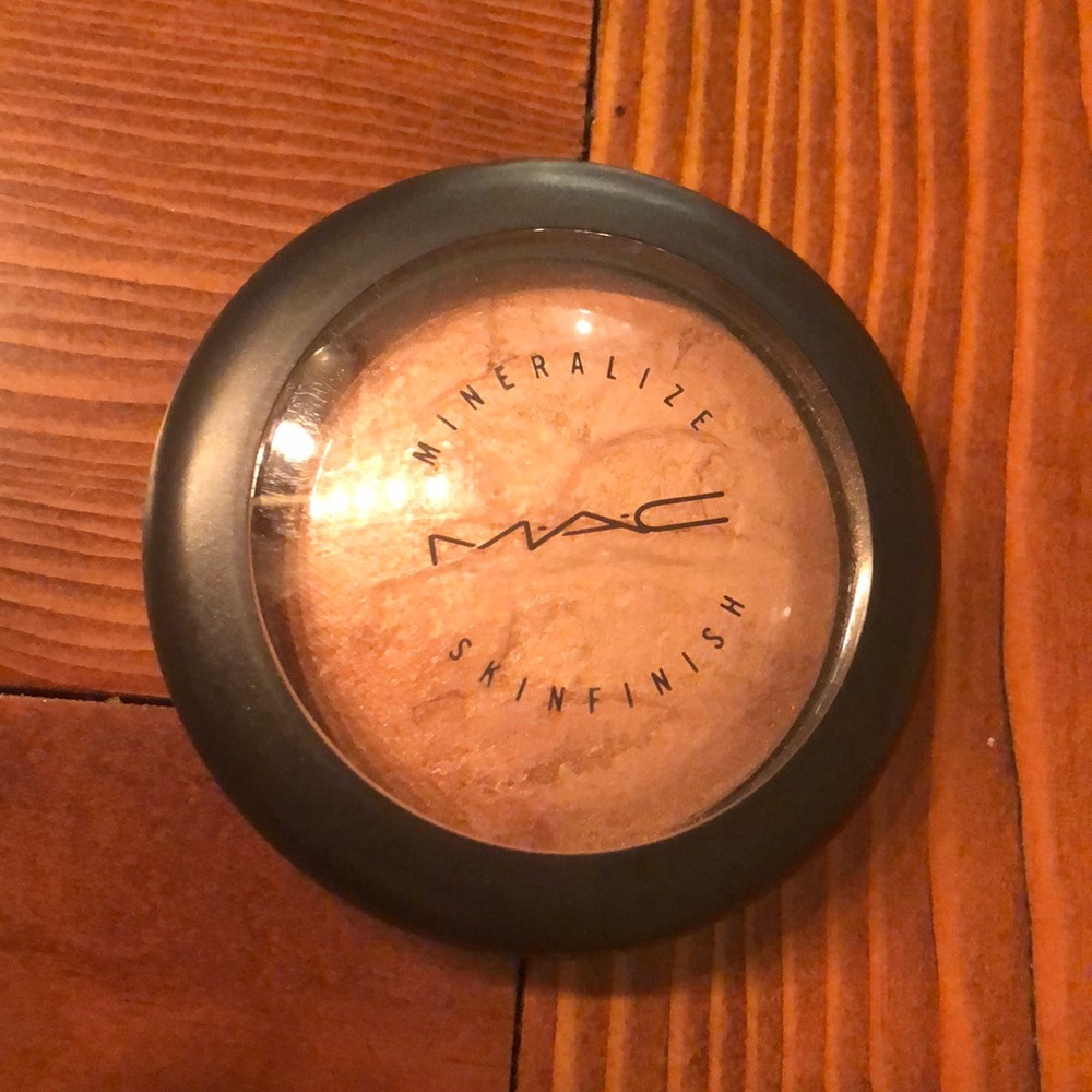 MAC Mineralized Skinfinish in Cheeky Bronze